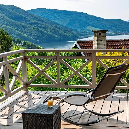 Jutrzenka Holiday home *